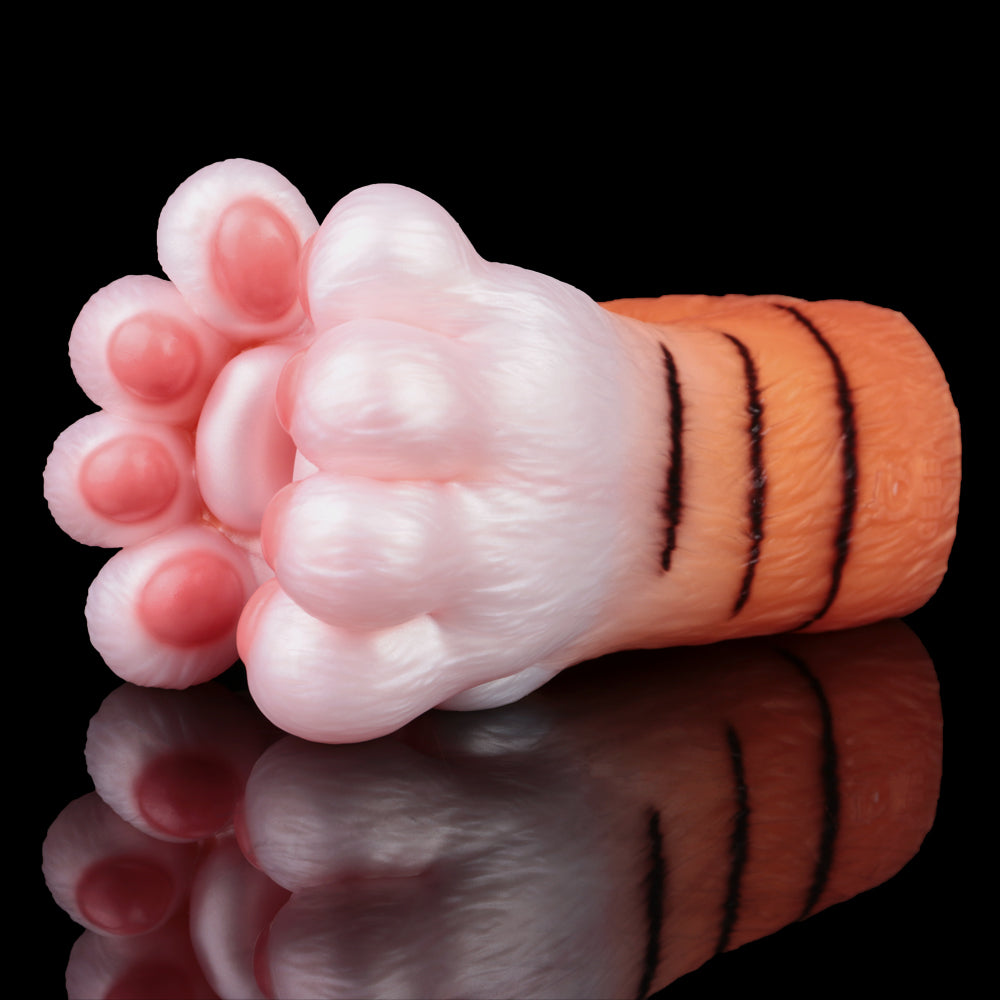 Furry Tiger claws Masturbatur